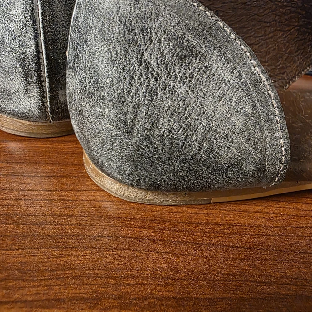 ROAN IRIE Stylish Gray Open-Toe Sandals - Picture 4 of 7